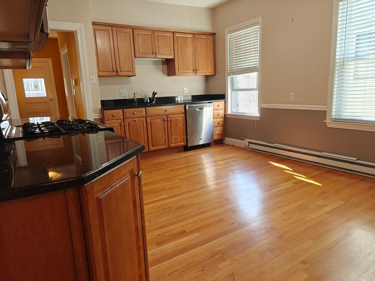 33 Hawthorne St., Somerville, MA - 3,400 USD/ month